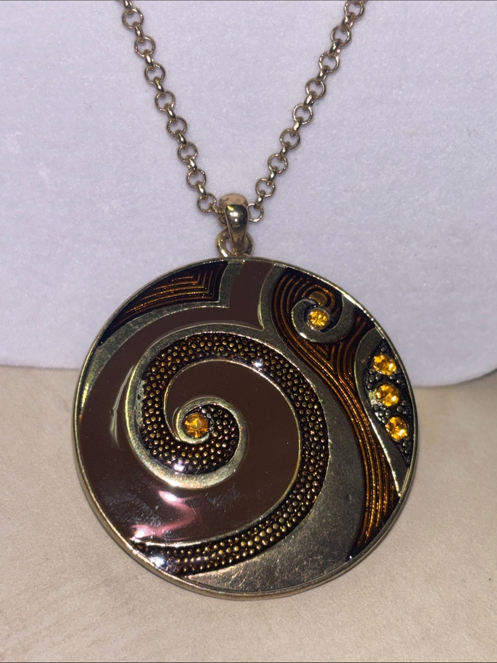 Swirl Rhinestone Pendant Necklace 🆕 - Picture 4 of 4